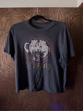 Def lepard band crop t-shirt